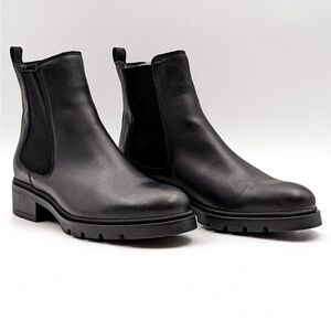 La CANADIENNE Black Leather Chelsea Boots